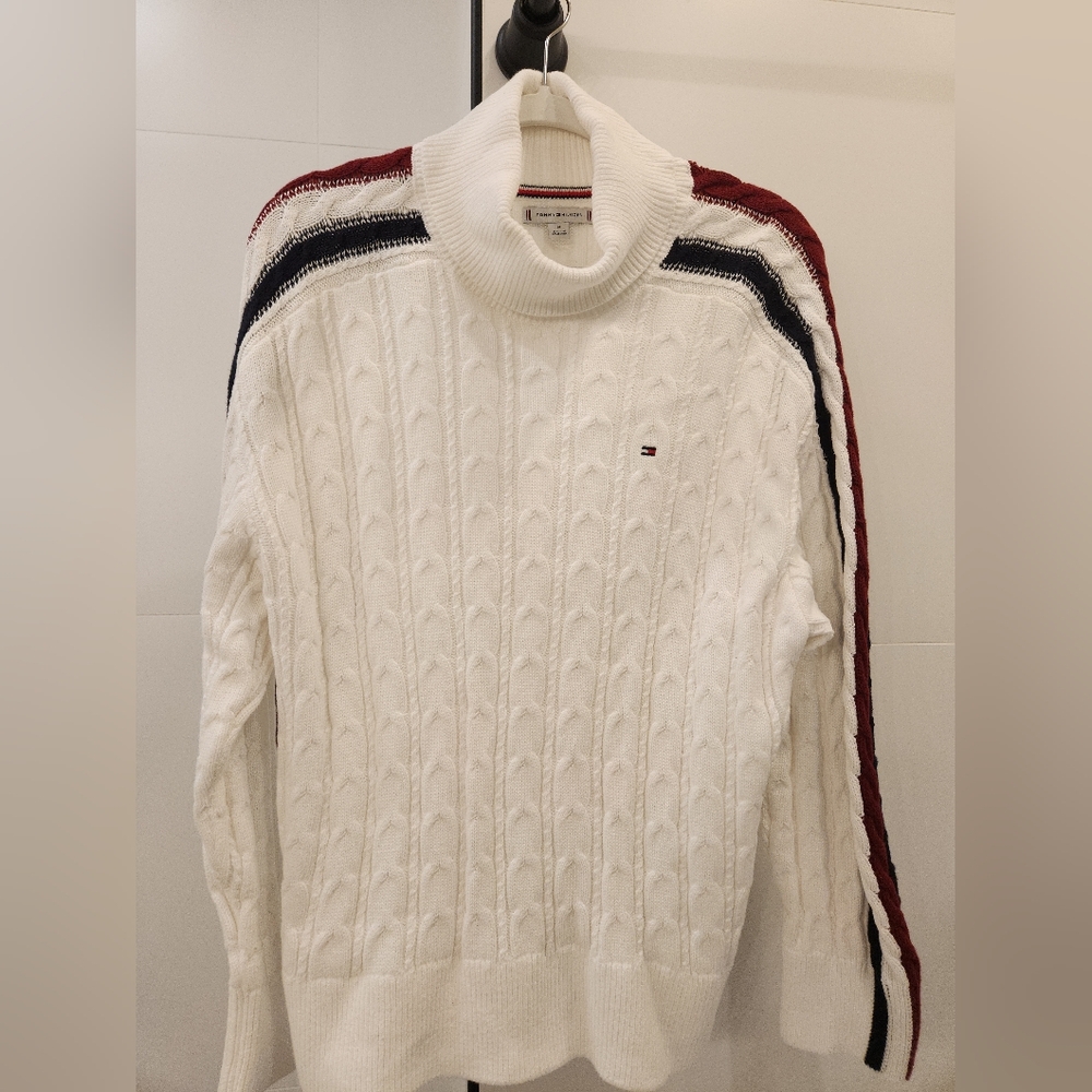 Tommy Hilfiger Ivory Cable Knit Sweater with Maroon and Navy Stripes Sz M